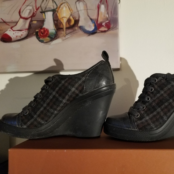 Aldo Wedge Booties - Picture 3 of 6
